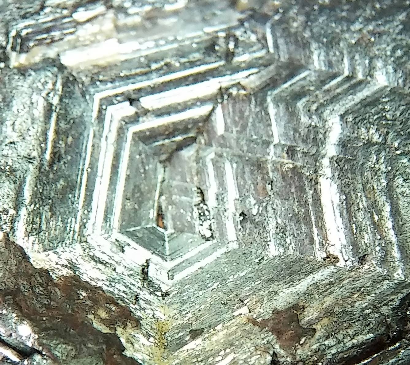 Mineral pesquisado no UNIFOR-MG tem mais de 640 milhões de anos