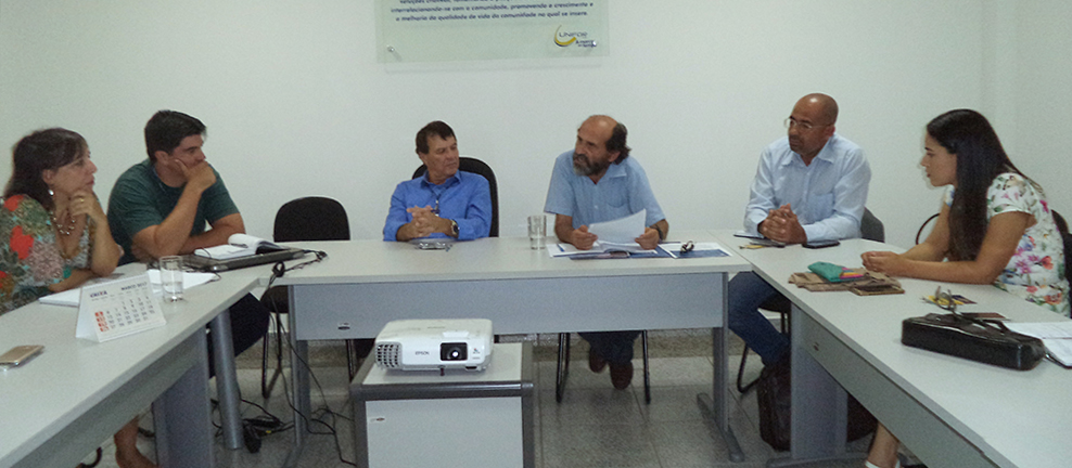 UNIFOR-MG sedia reunião sobre segurança alimentar