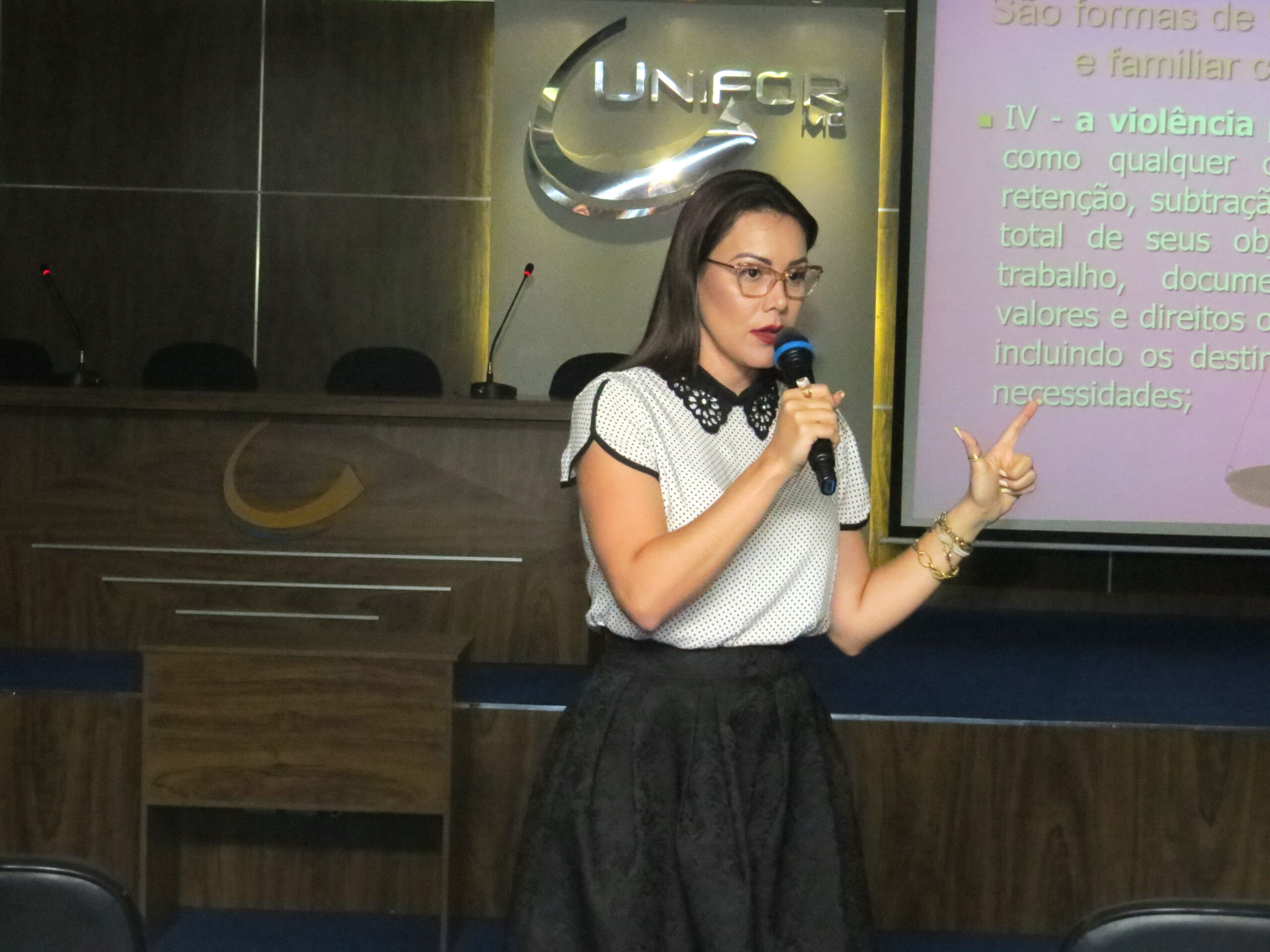 CENTRO UNIVERSITÁRIO DE FORMIGA PROMOVE PALESTRAS SOBRE POLÍTICAS PÚBLICAS