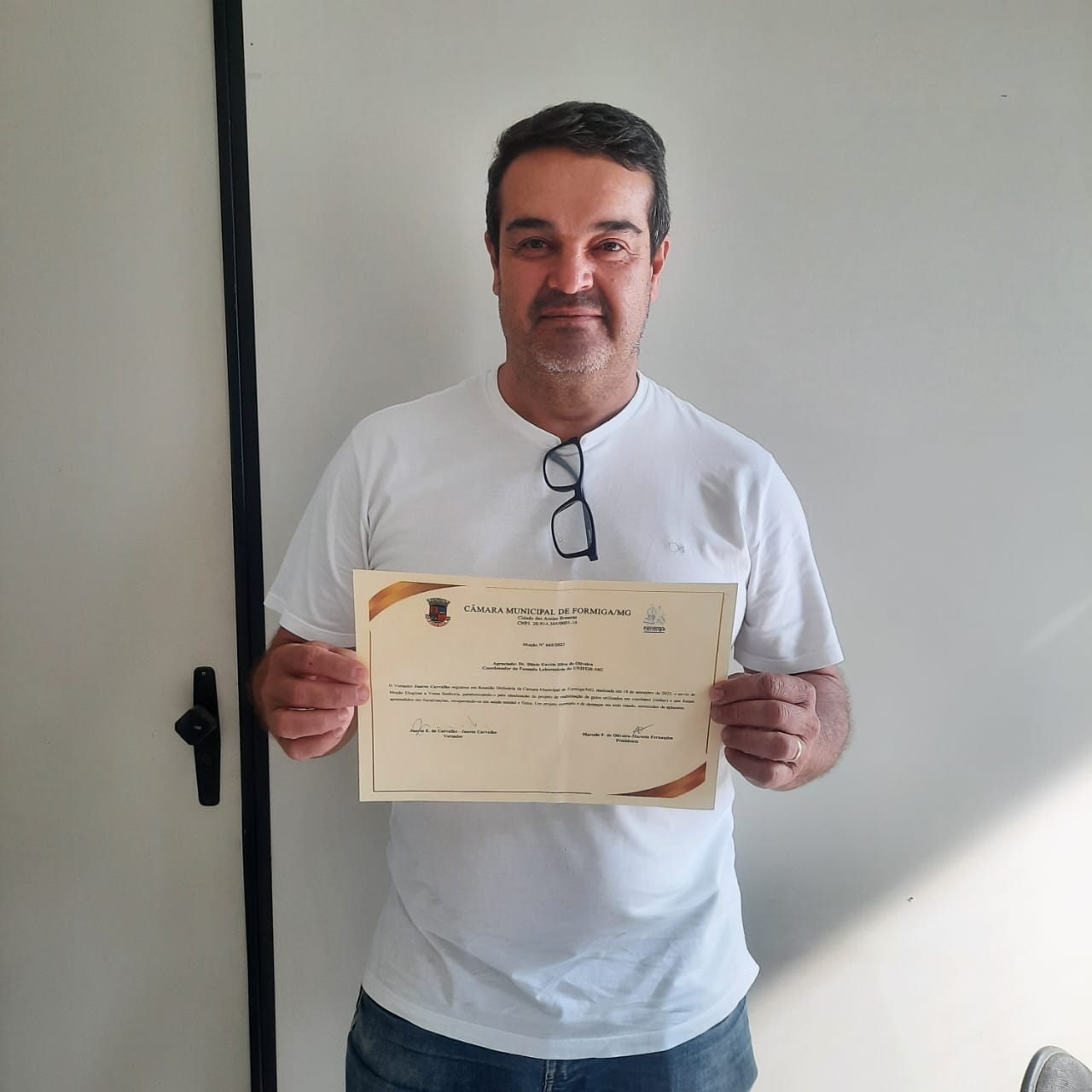 COORDENADOR DA FAZENDA LABORATÓRIO RECEBE MOÇÃO ELOGIOSA PELO PROJETO DE REABILITAÇÃO DE GALOS
