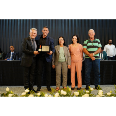 EGRESSO DO CURSO DE ENFERMAGEM É HOMENAGEADO PELA CÂMARA MUNICIPAL DE FORMIGA