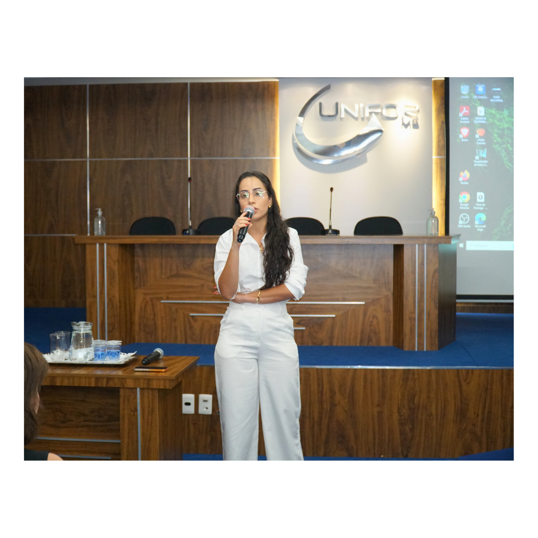 CALOUROS PARTICIPAM DE AULA INAUGURAL DE BIOMEDICINA