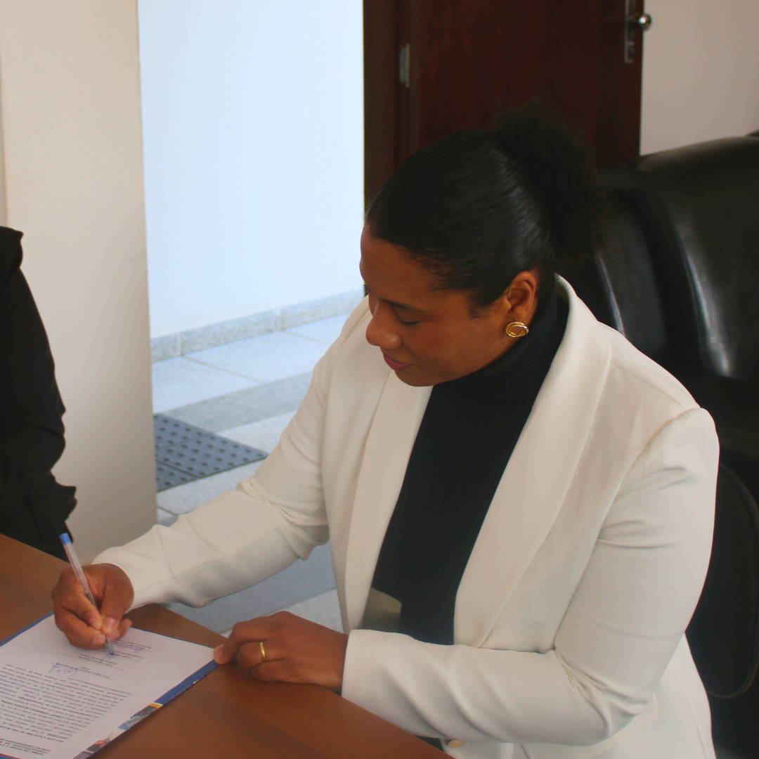 PROF. MA. DÂMARIS LACERDA VIEIRA TOMA POSSE DA COORDENAÇÃO DO CURSO DE FONOAUDIOLOGIA