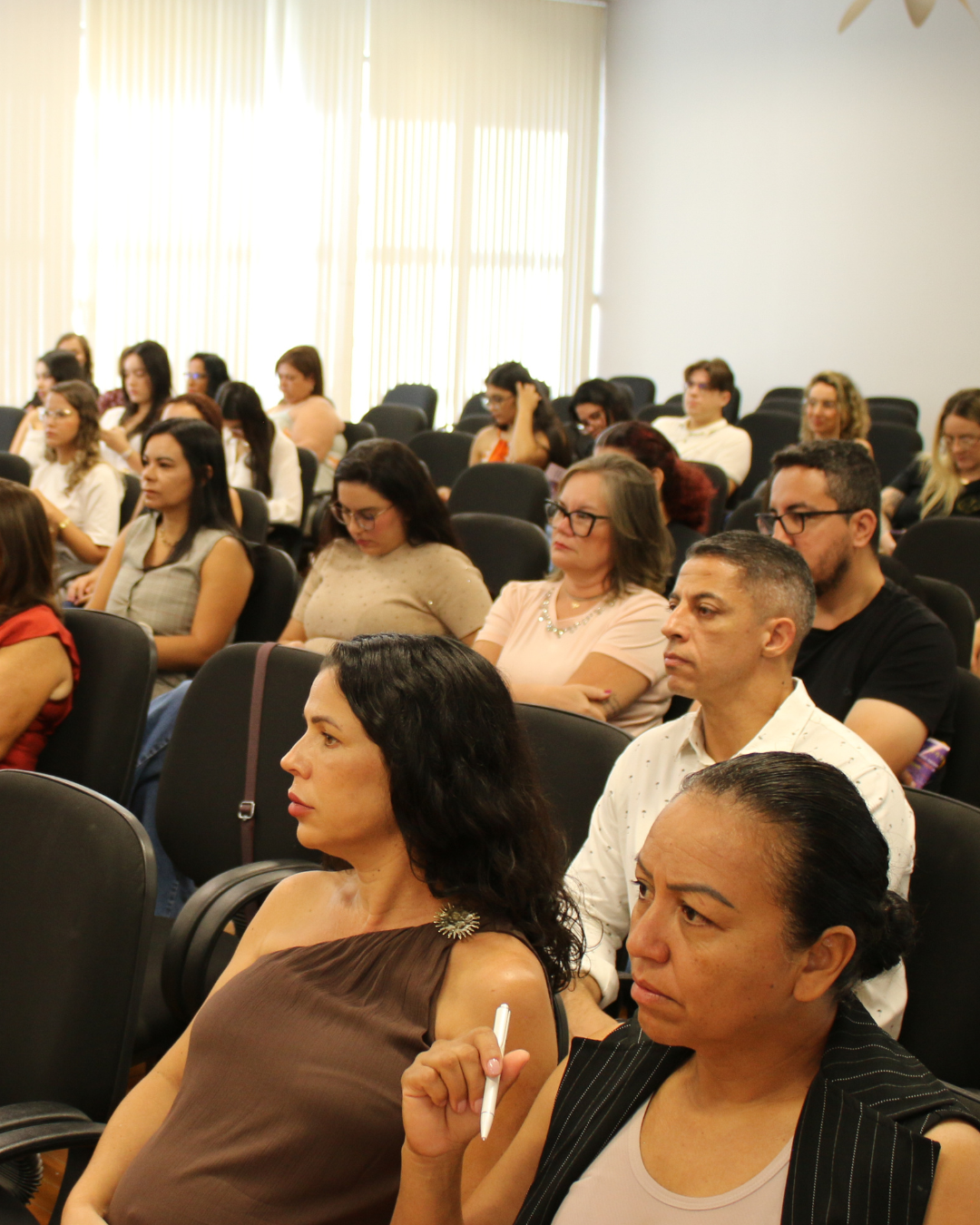 CURSO DE DIREITO PARTICIPA DE DEBATE SOBRE COMBATE À VIOLÊNCIA DOMÉSTICA EM FORMIGA