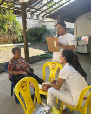 PROJETO DE EXTENSÃO DO UNIFOR-MG CELEBRA O DIA DAS MÃES NO CENTRO DE CONVIVÊNCIA DO IDOSO